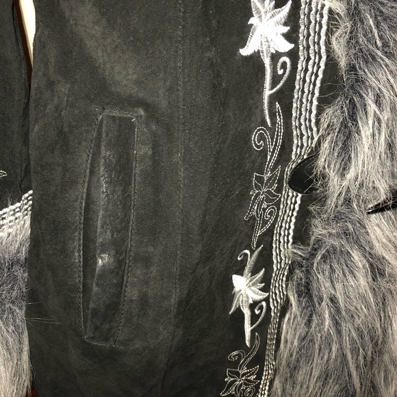 HOST PICK!🙀🤩😍3/30 Taut Black Genuine Leather Embroidered Fur Jacket - Picture 5 of 16